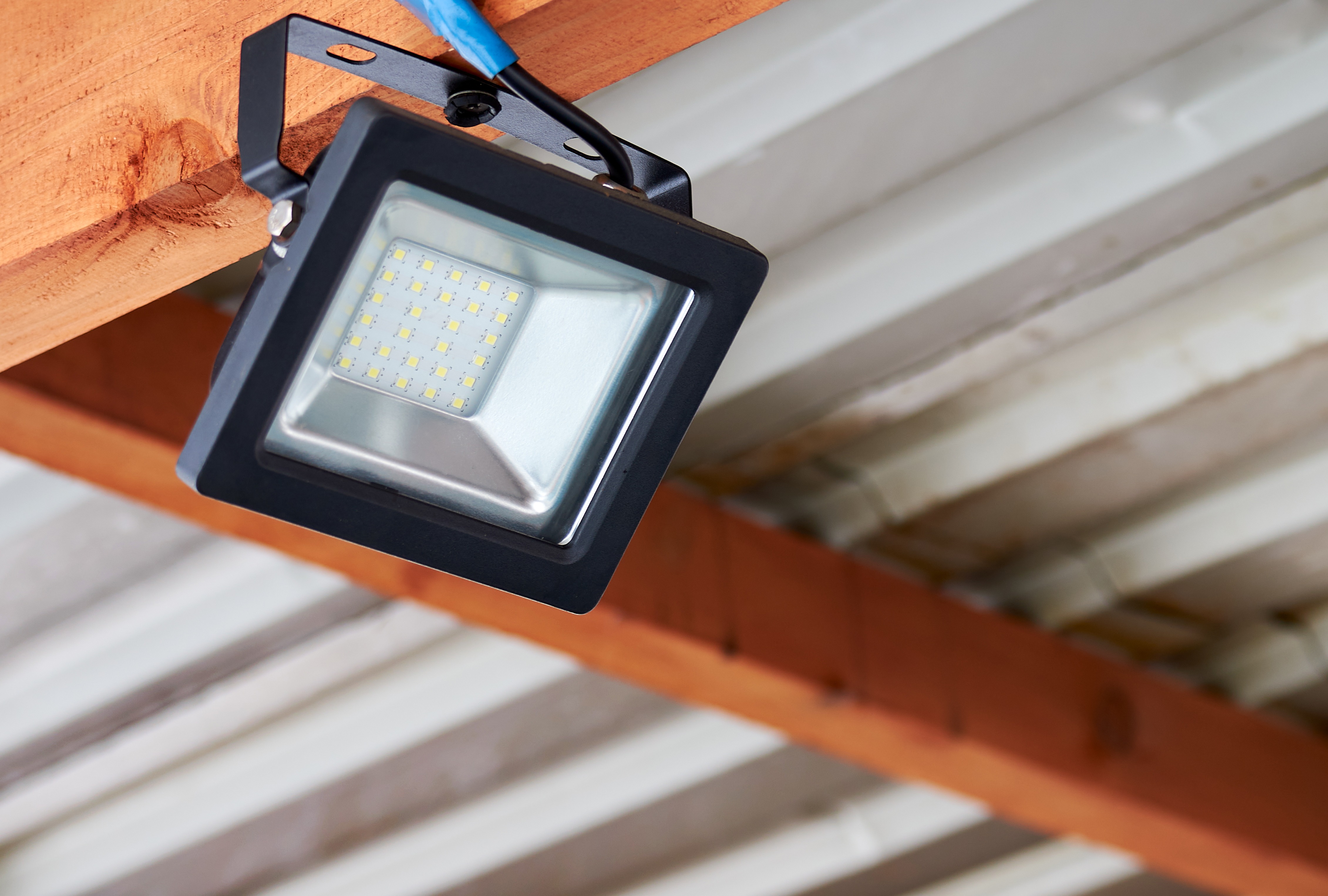 Comment choisir la puissance de son projecteur extérieur à LED ? - Blog  123elec